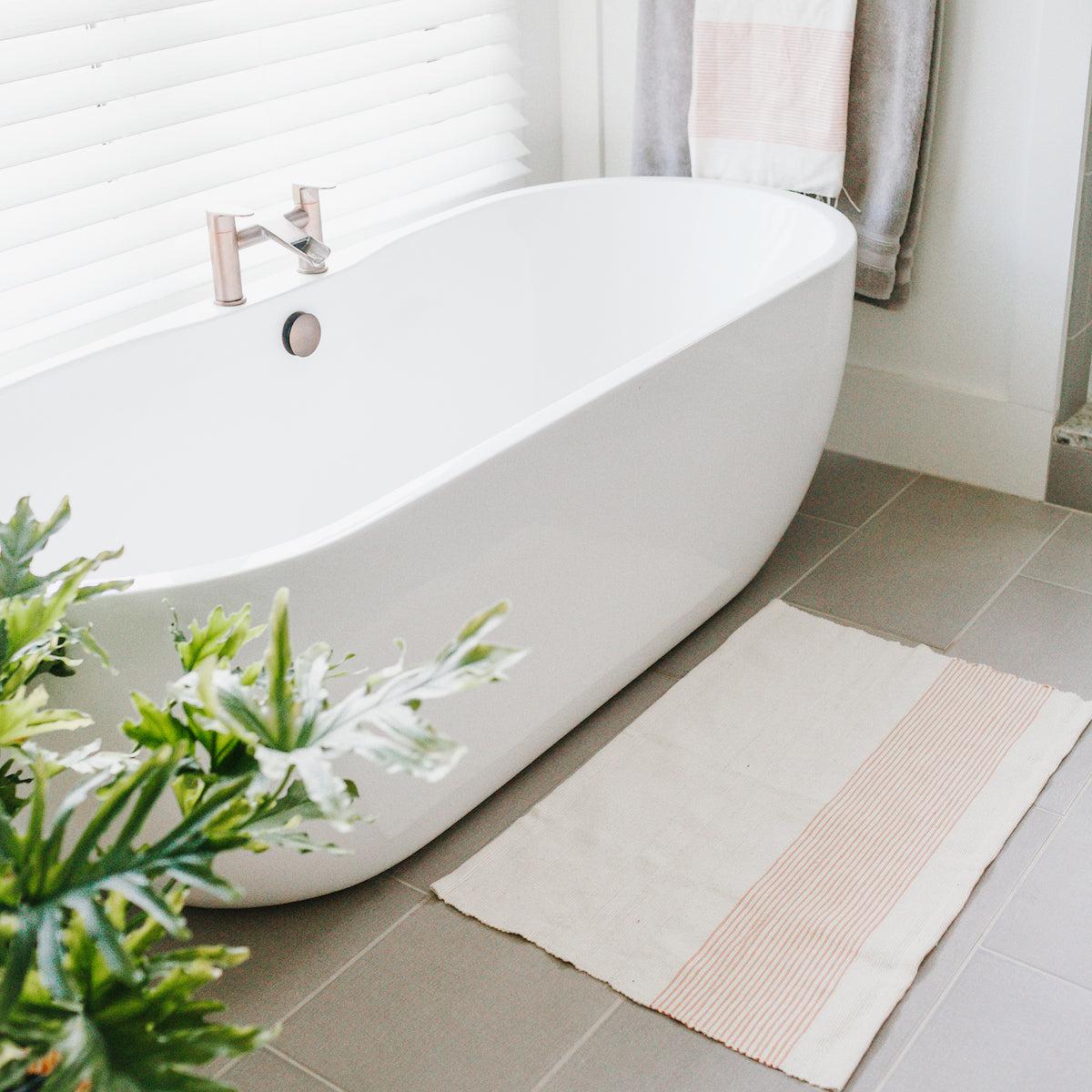 Riviera Bath Mat - Stylish and Soft Bathroom Essential for Any Decor