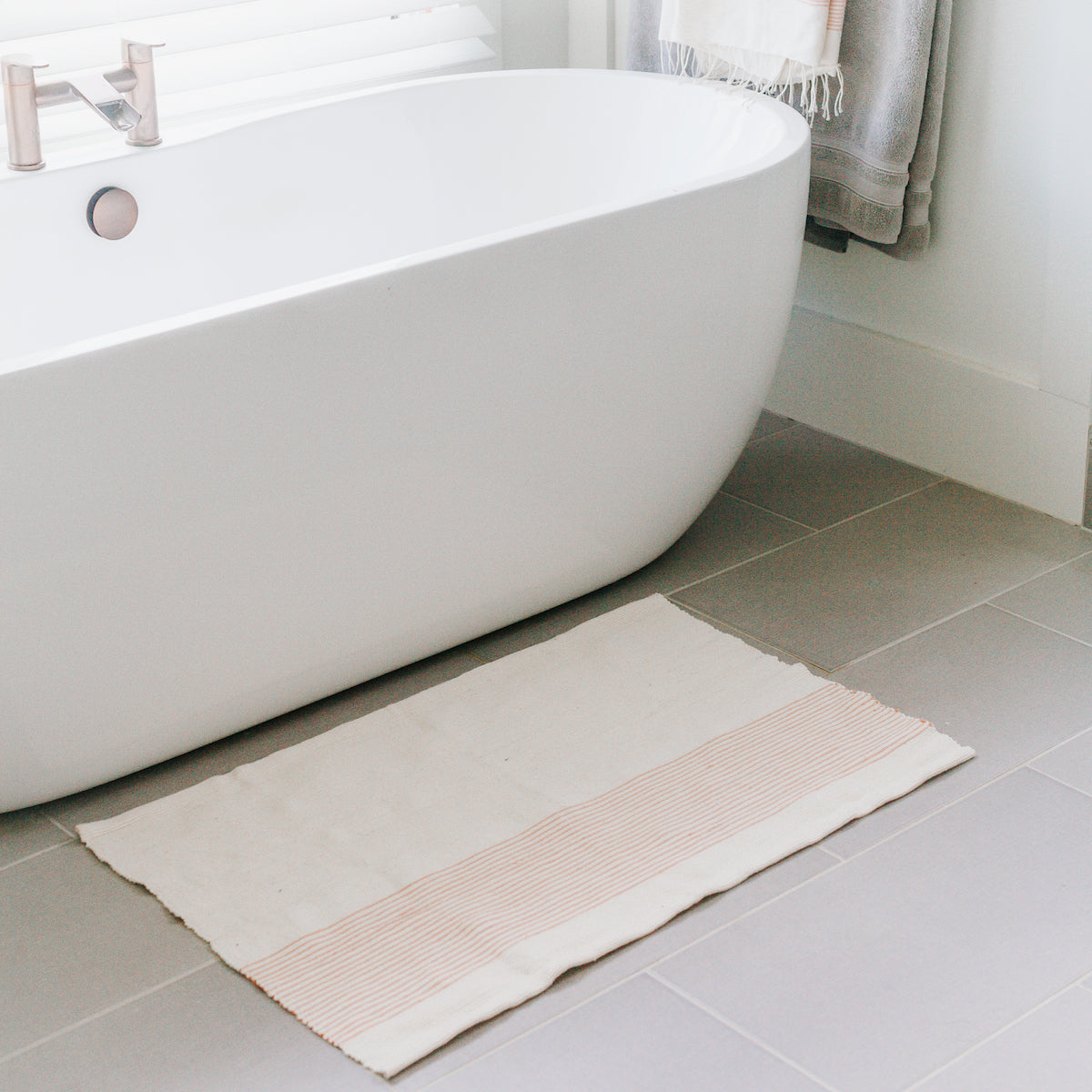 Riviera Bath Mat - Stylish and Soft Bathroom Essential for Any Decor